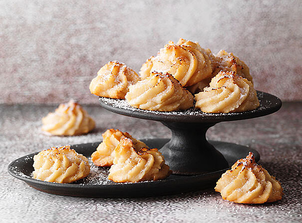 Marzipantupfen gebacken nach dem Rezept mit maximal fünf Zutaten von Sweet Family