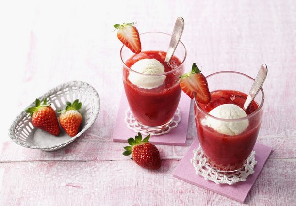 Erdbeer-Smoothie mit Vanilleeis (Rezept)